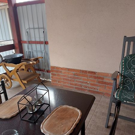 Akacvirag Airport Vendeghaz Apartment Debrecen Bagian luar foto