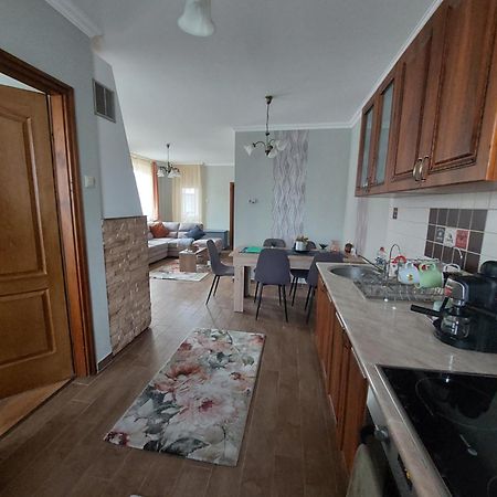 Akacvirag Airport Vendeghaz Apartment Debrecen Bagian luar foto