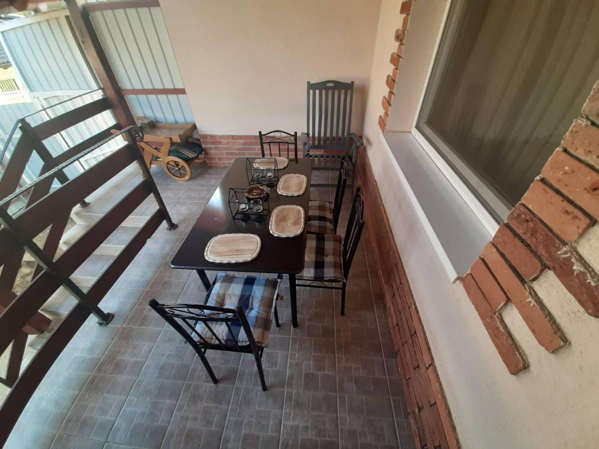 Akacvirag Airport Vendeghaz Apartment Debrecen Bagian luar foto
