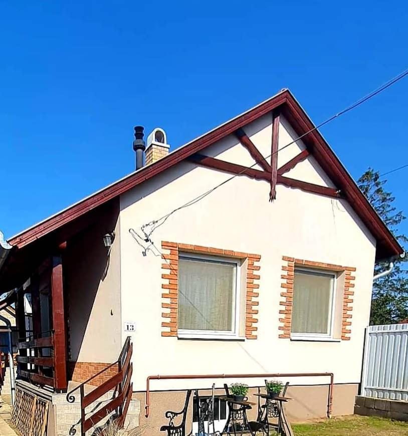 Akacvirag Airport Vendeghaz Apartment Debrecen Bagian luar foto