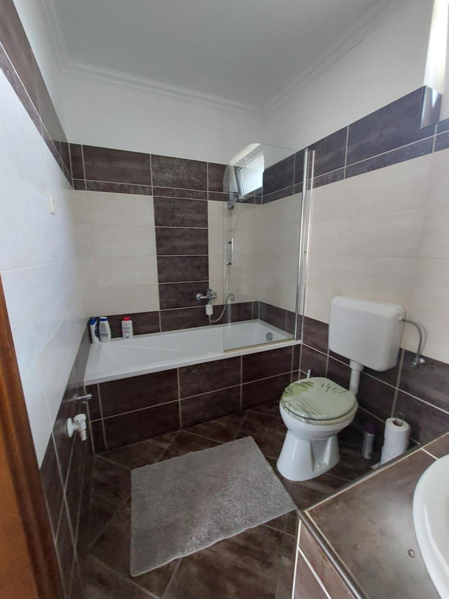 Akacvirag Airport Vendeghaz Apartment Debrecen Bagian luar foto
