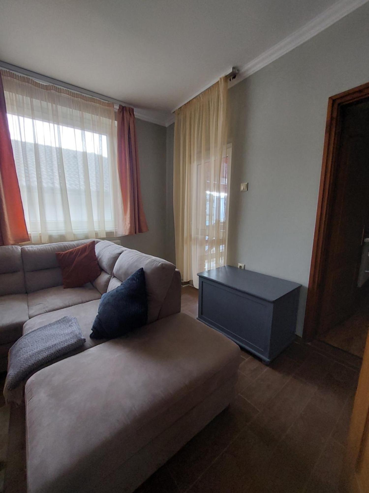 Akacvirag Airport Vendeghaz Apartment Debrecen Bagian luar foto