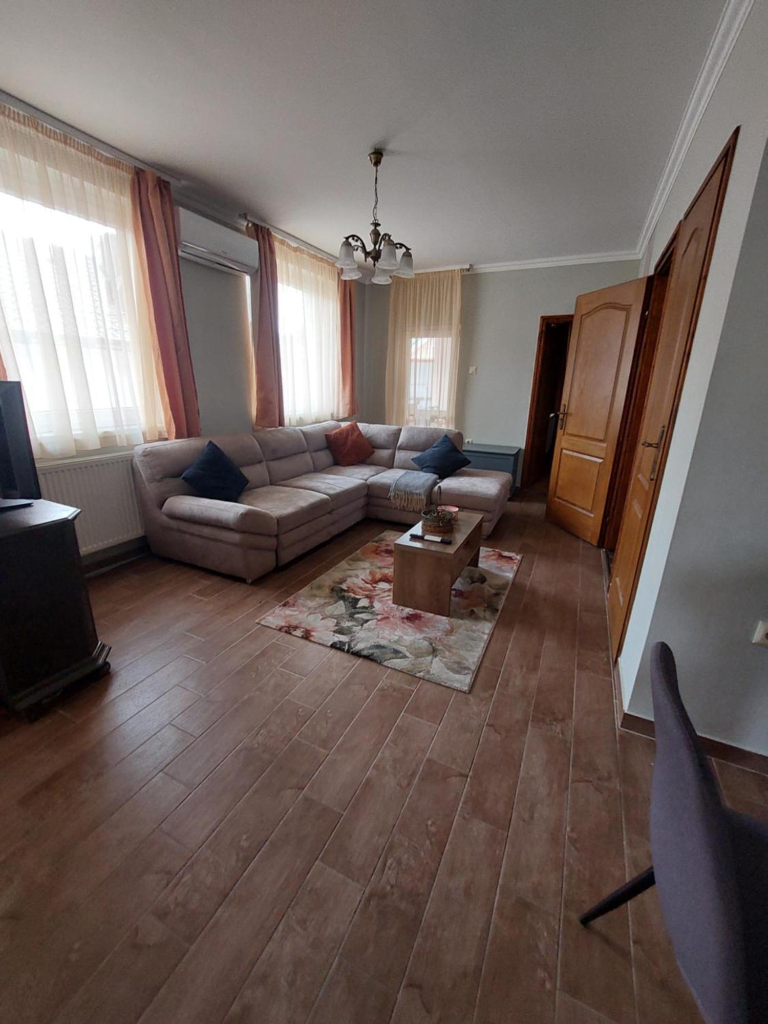 Akacvirag Airport Vendeghaz Apartment Debrecen Bagian luar foto