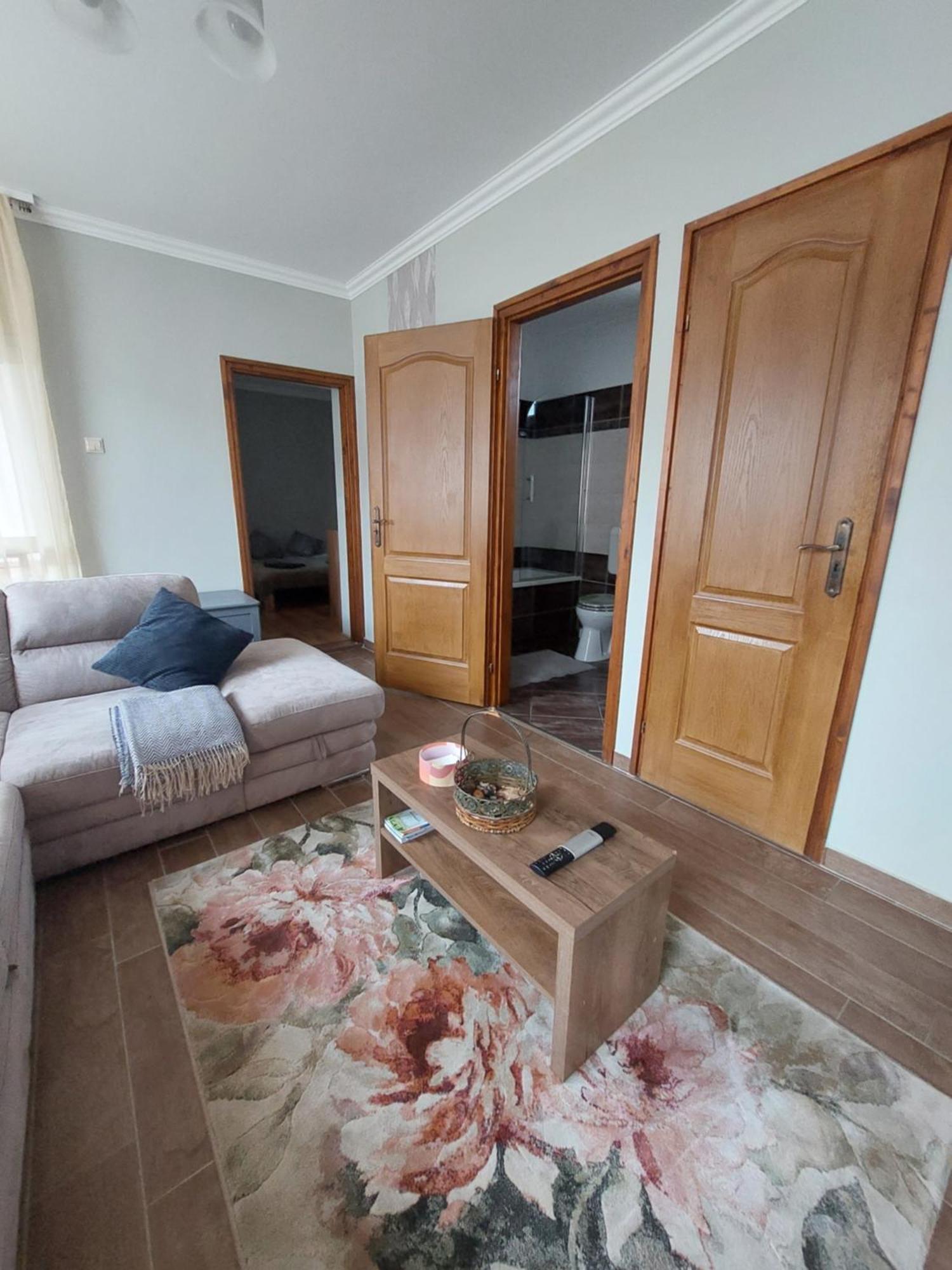 Akacvirag Airport Vendeghaz Apartment Debrecen Bagian luar foto