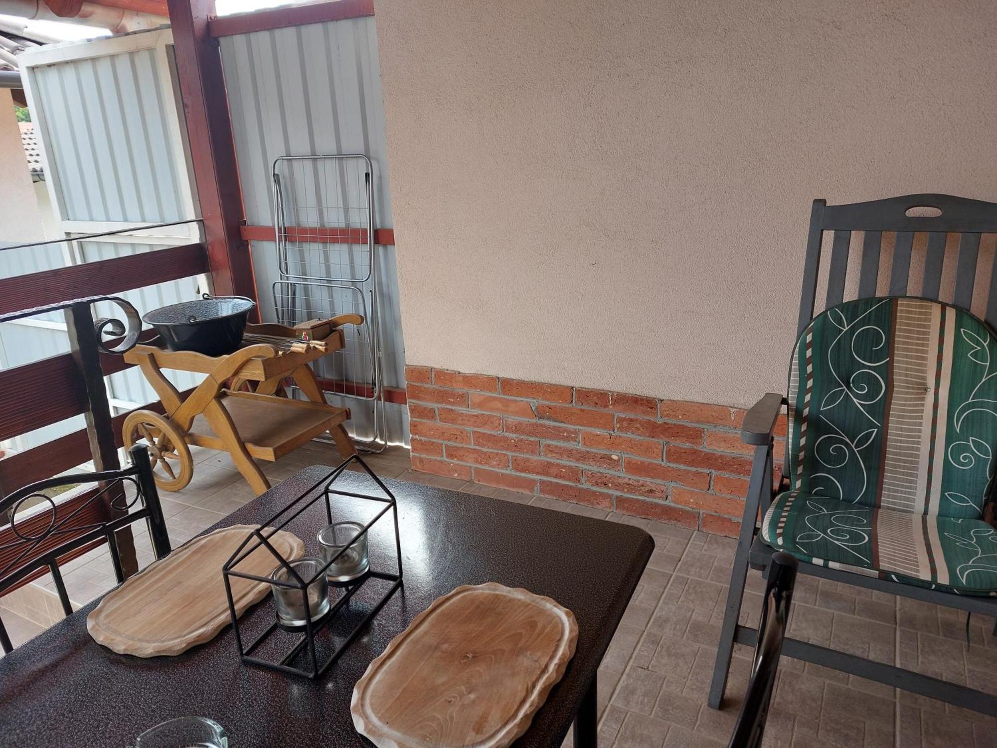 Akacvirag Airport Vendeghaz Apartment Debrecen Bagian luar foto
