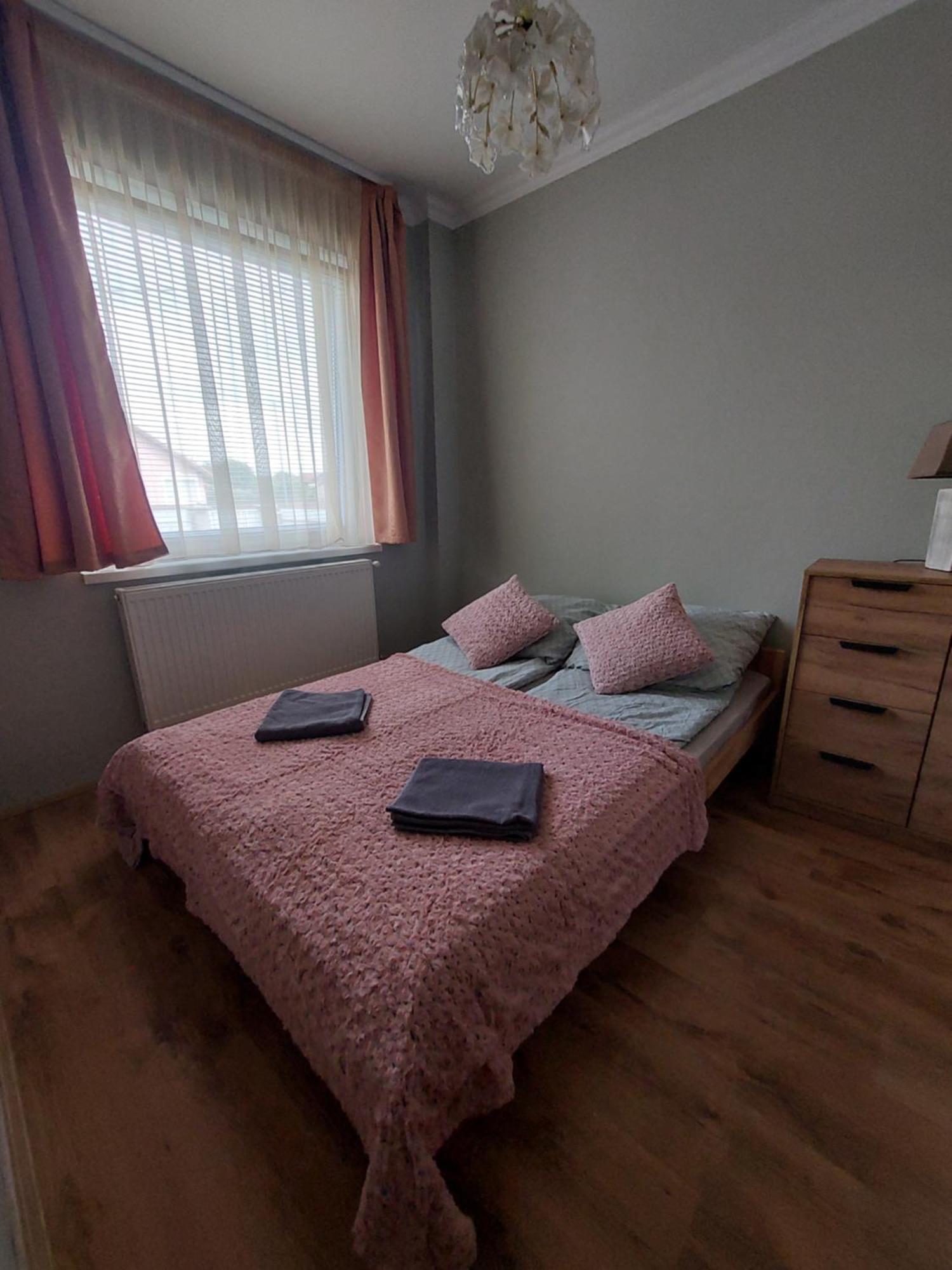 Akacvirag Airport Vendeghaz Apartment Debrecen Bagian luar foto