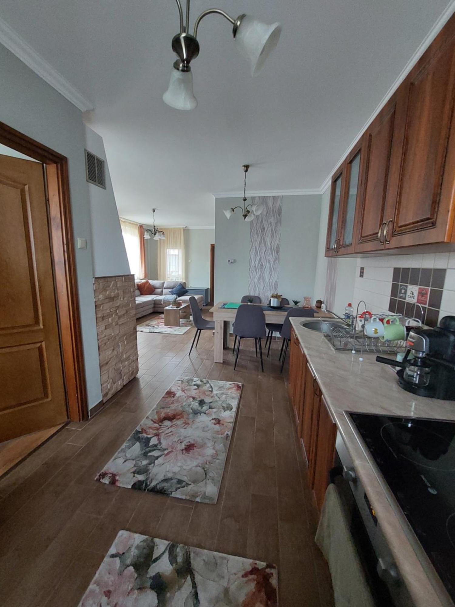 Akacvirag Airport Vendeghaz Apartment Debrecen Bagian luar foto