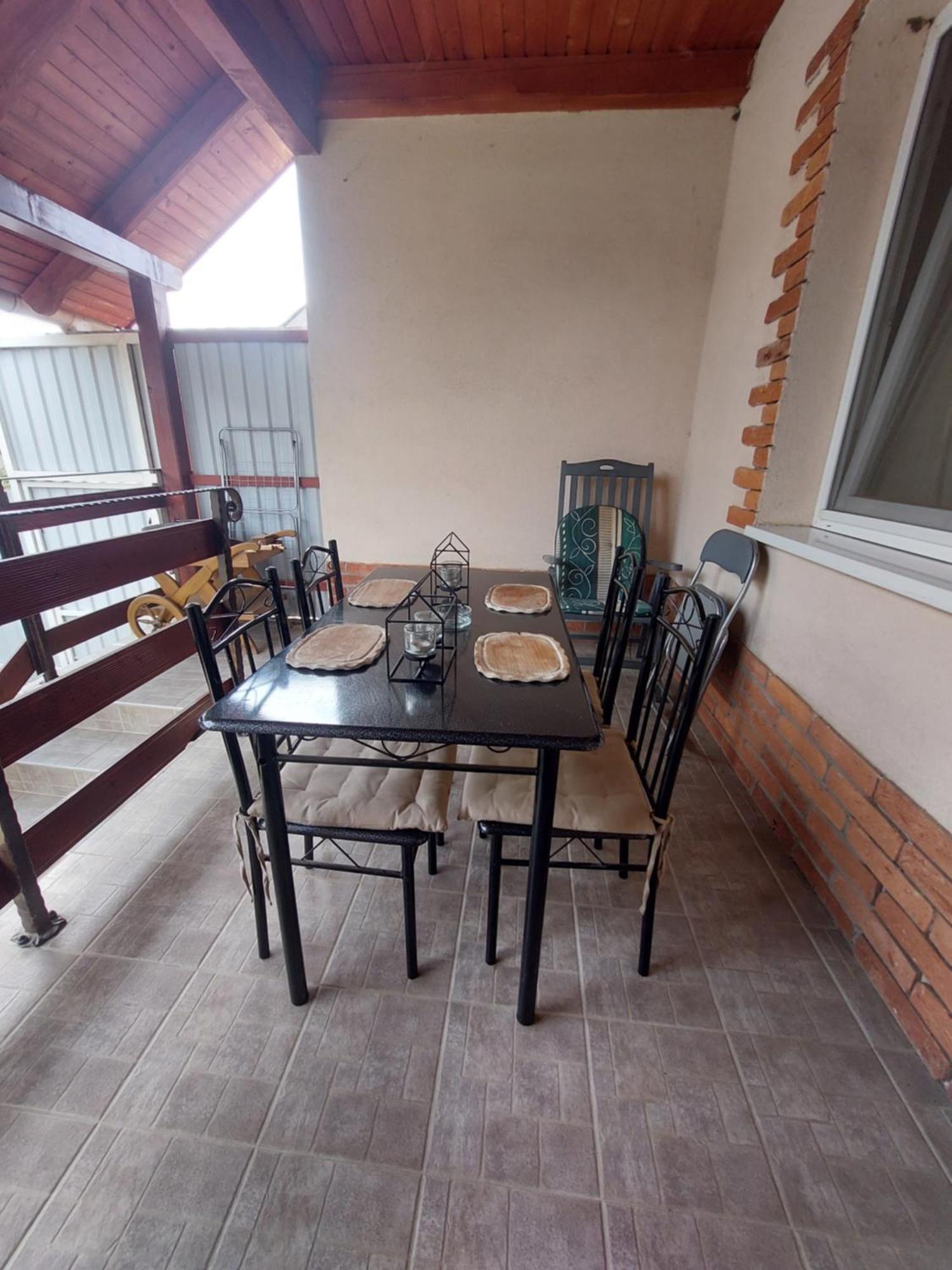 Akacvirag Airport Vendeghaz Apartment Debrecen Bagian luar foto