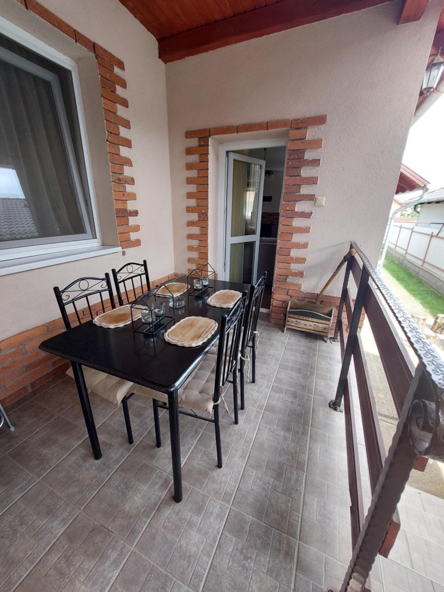 Akacvirag Airport Vendeghaz Apartment Debrecen Bagian luar foto